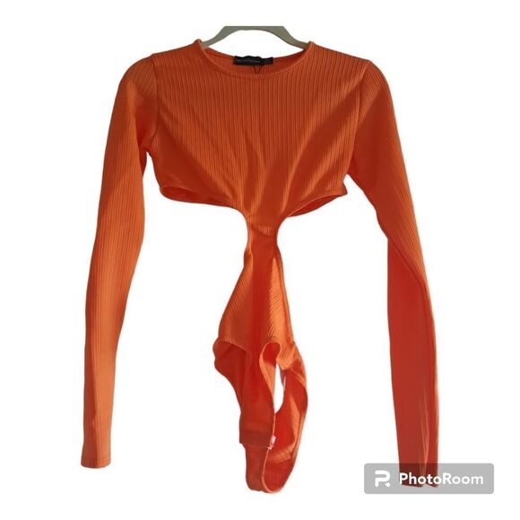 PrettyLittleThing Textured Cut Out Long Sleeve Bodysuit - Picture 1 of 3